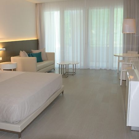 Platinum Yucatan Princess Adults Only Плайя-дель-Кармен Екстер'єр фото A room at the hotel