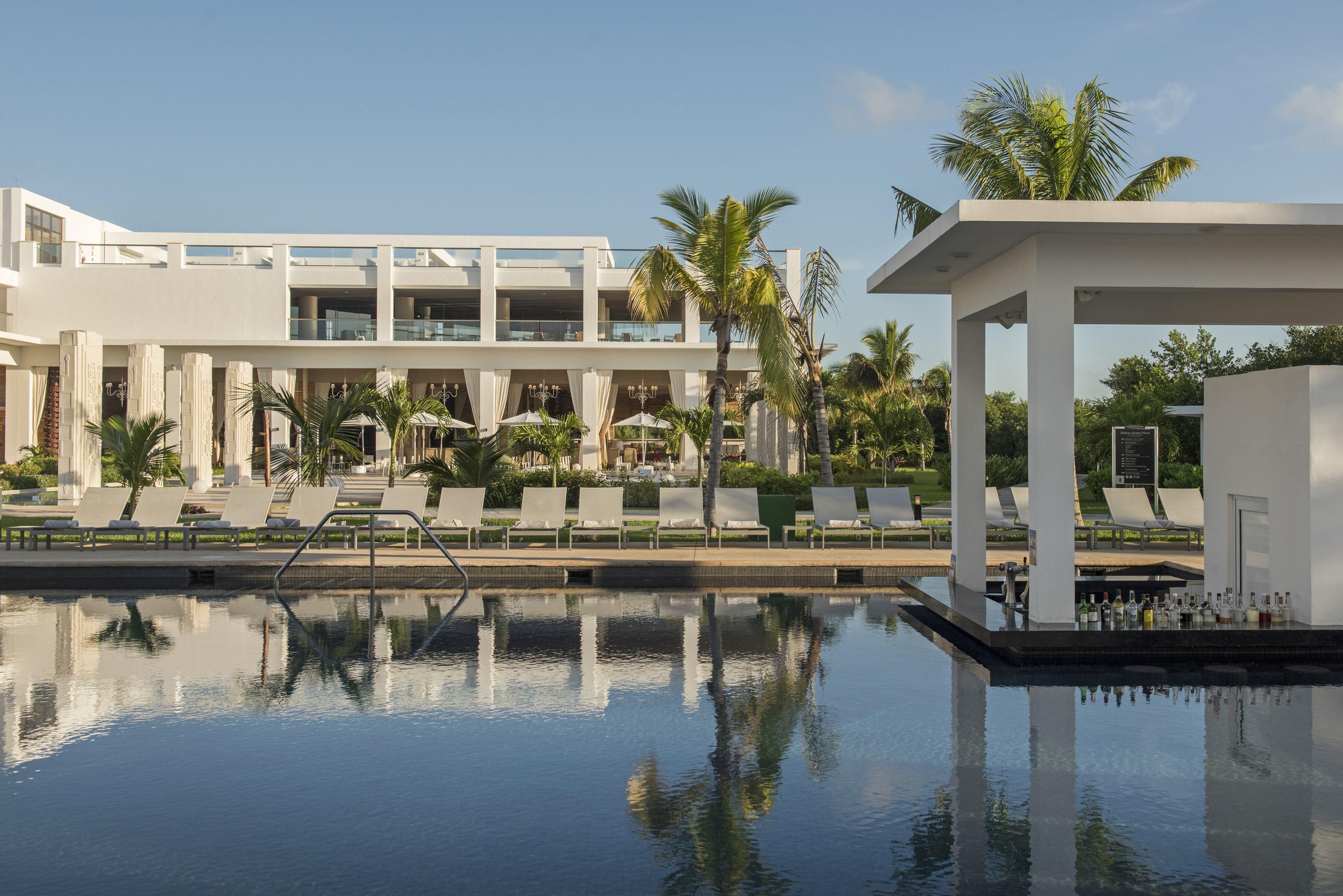 Platinum Yucatan Princess Adults Only Плайя-дель-Кармен Екстер'єр фото The pool at the Hard Rock Hotel in Cancun