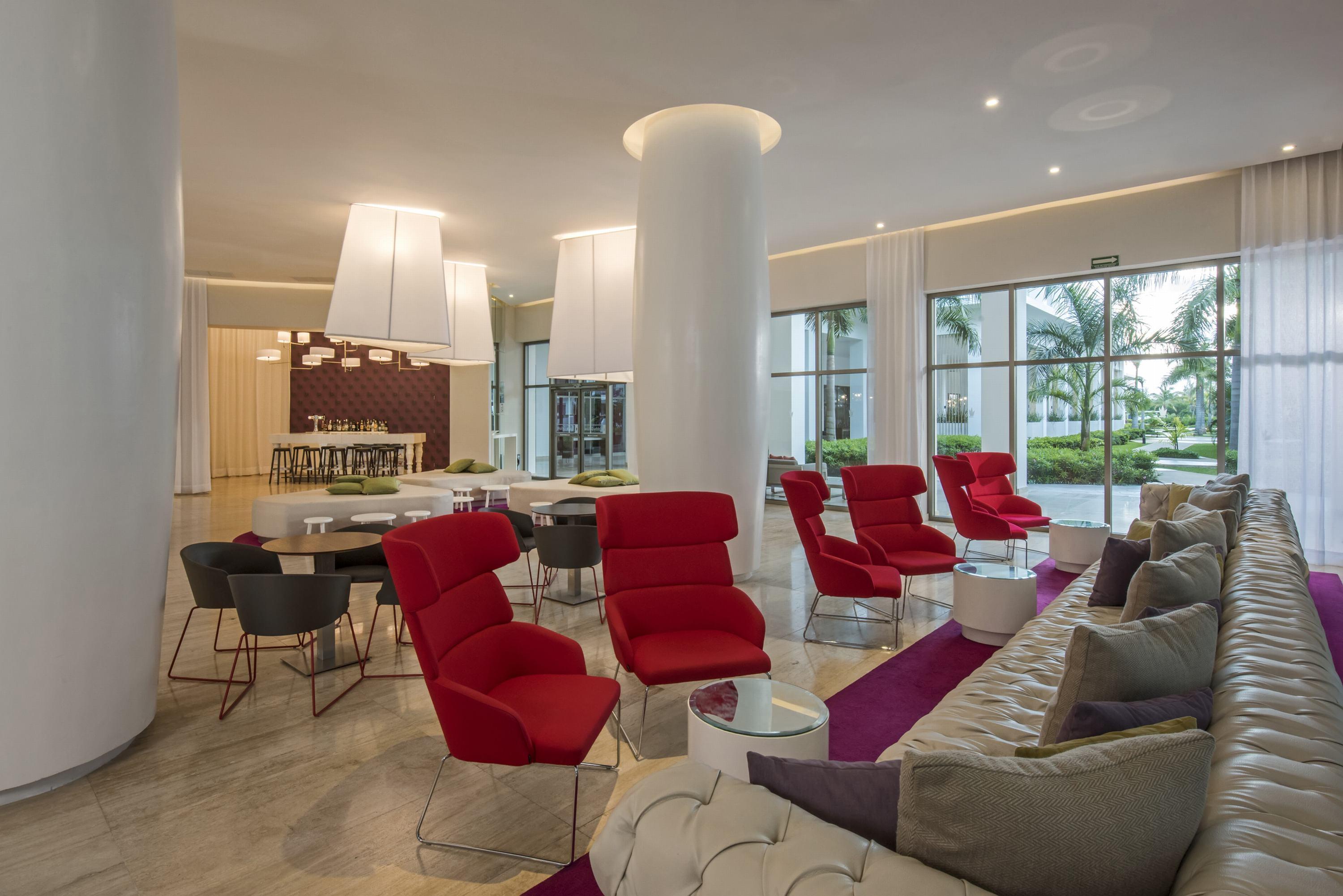 Platinum Yucatan Princess Adults Only Плайя-дель-Кармен Екстер'єр фото The lobby of the hotel