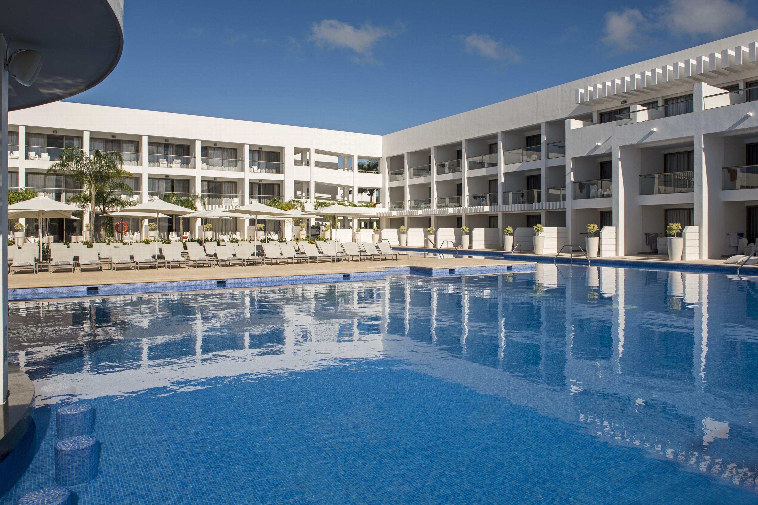 Platinum Yucatan Princess Adults Only Плайя-дель-Кармен Екстер'єр фото The hotel's pool