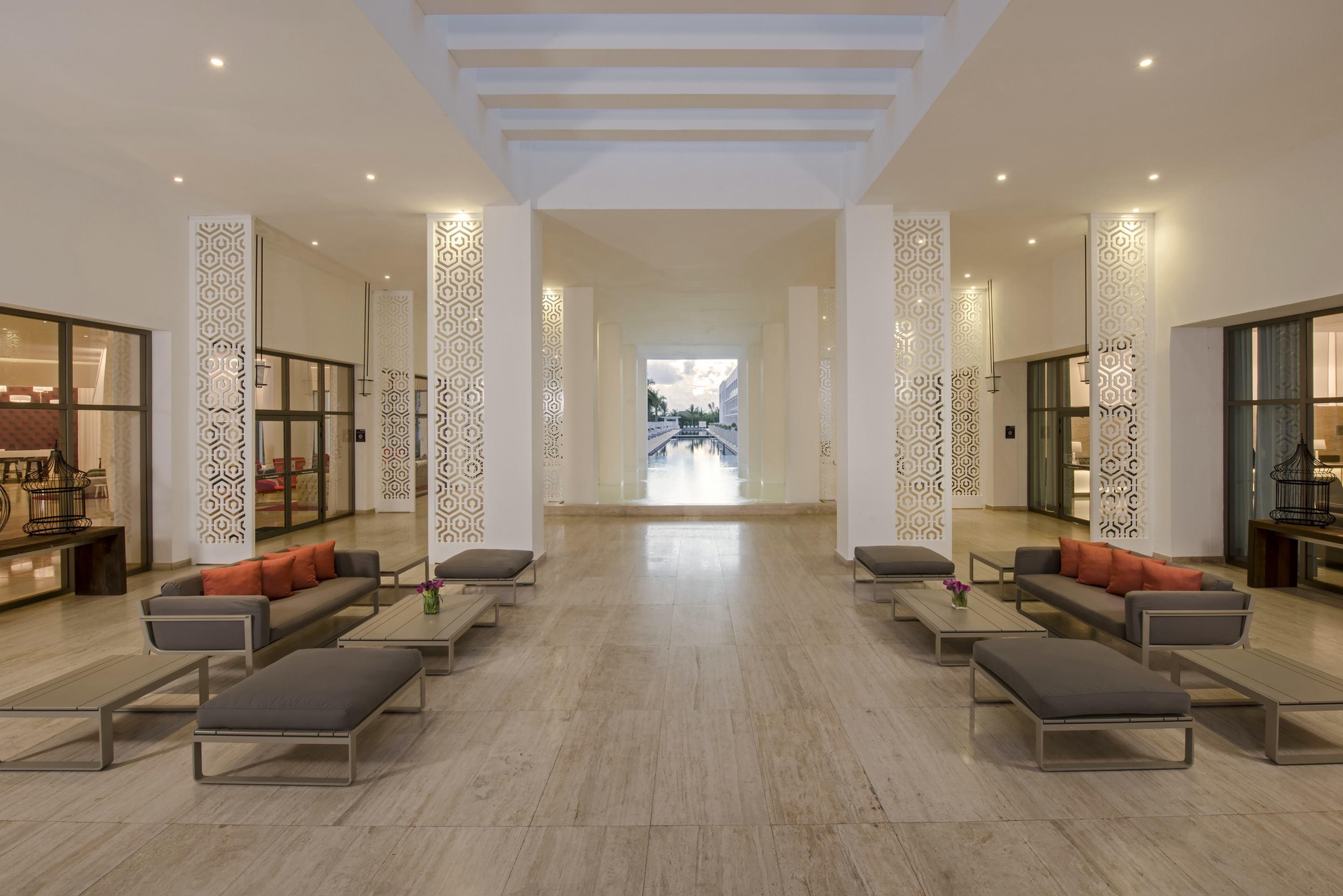 Platinum Yucatan Princess Adults Only Плайя-дель-Кармен Екстер'єр фото The lobby of the hotel