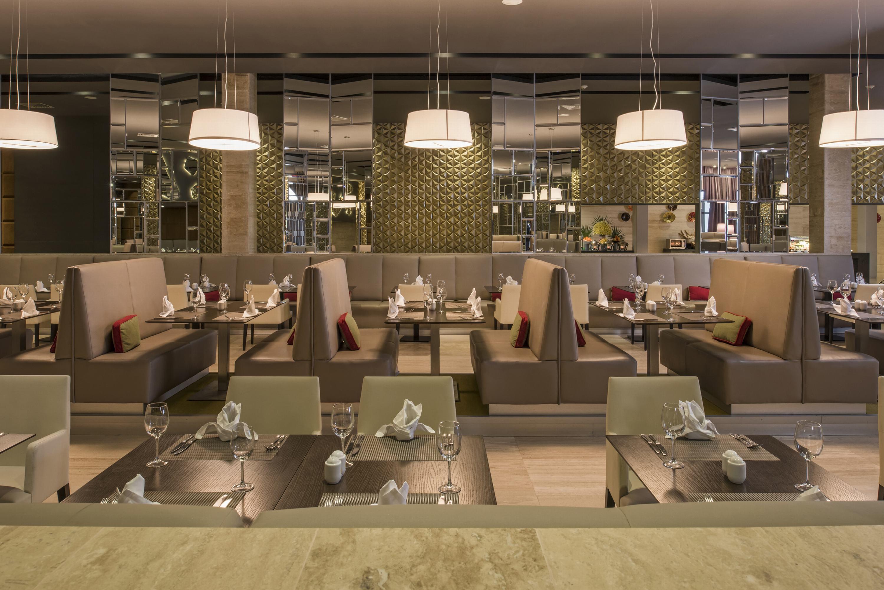 Platinum Yucatan Princess Adults Only Плайя-дель-Кармен Екстер'єр фото 3D rendering of a restaurant interior