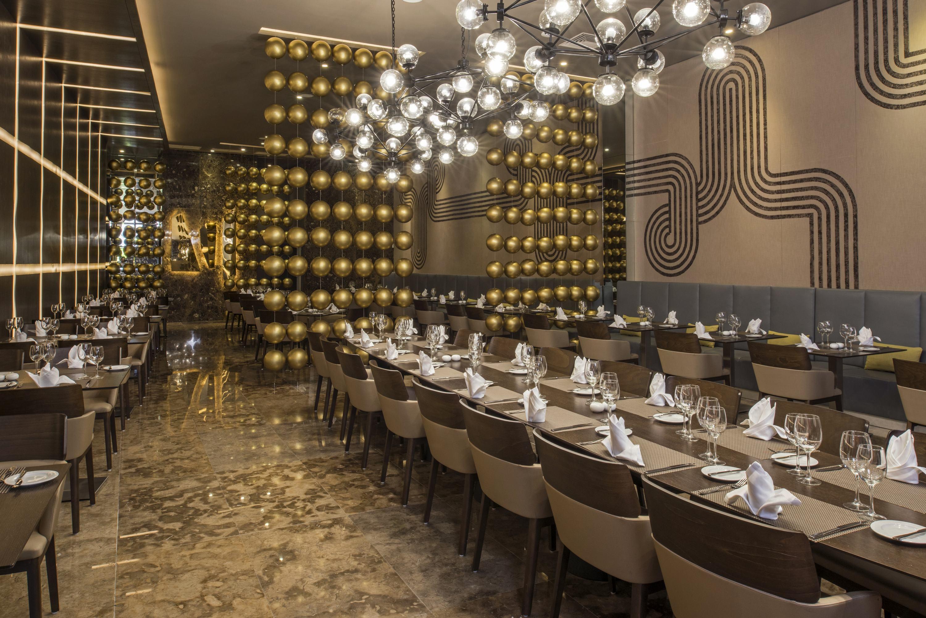 Platinum Yucatan Princess Adults Only Плайя-дель-Кармен Екстер'єр фото Interior of the restaurant