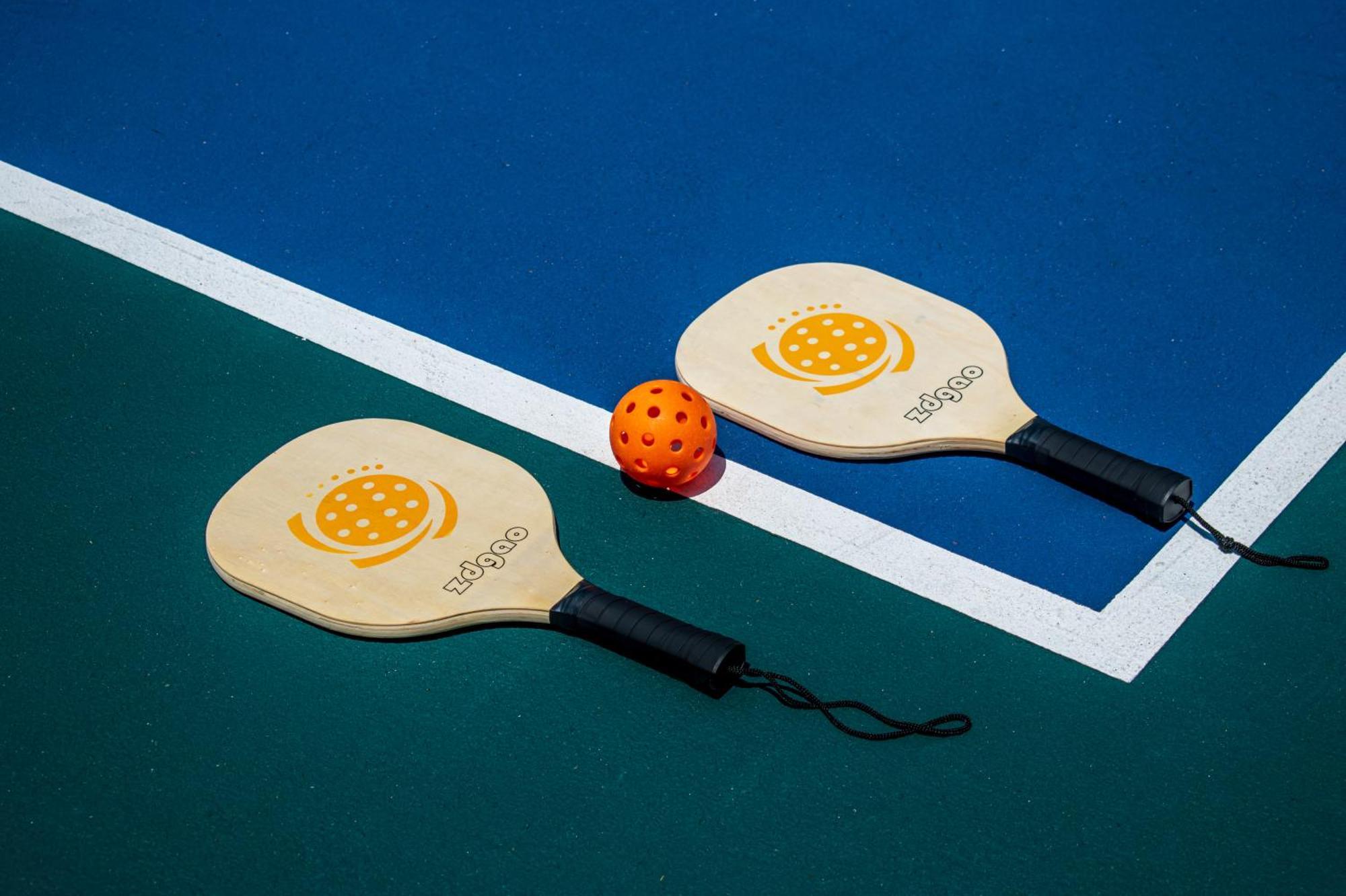 Platinum Yucatan Princess Adults Only Плайя-дель-Кармен Екстер'єр фото Pickleball paddles and ball