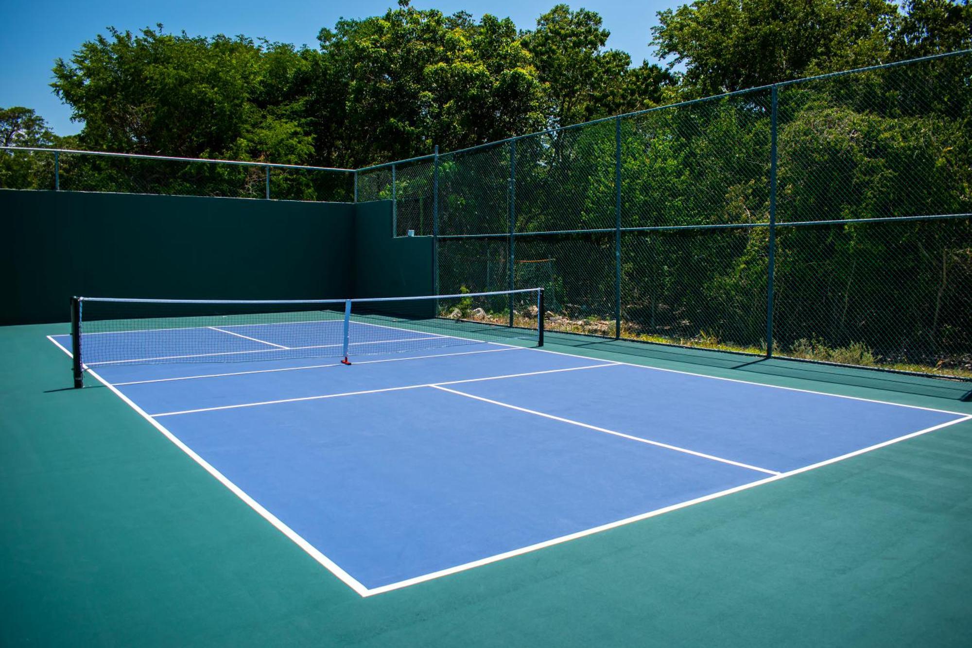 Platinum Yucatan Princess Adults Only Плайя-дель-Кармен Екстер'єр фото A tennis court
