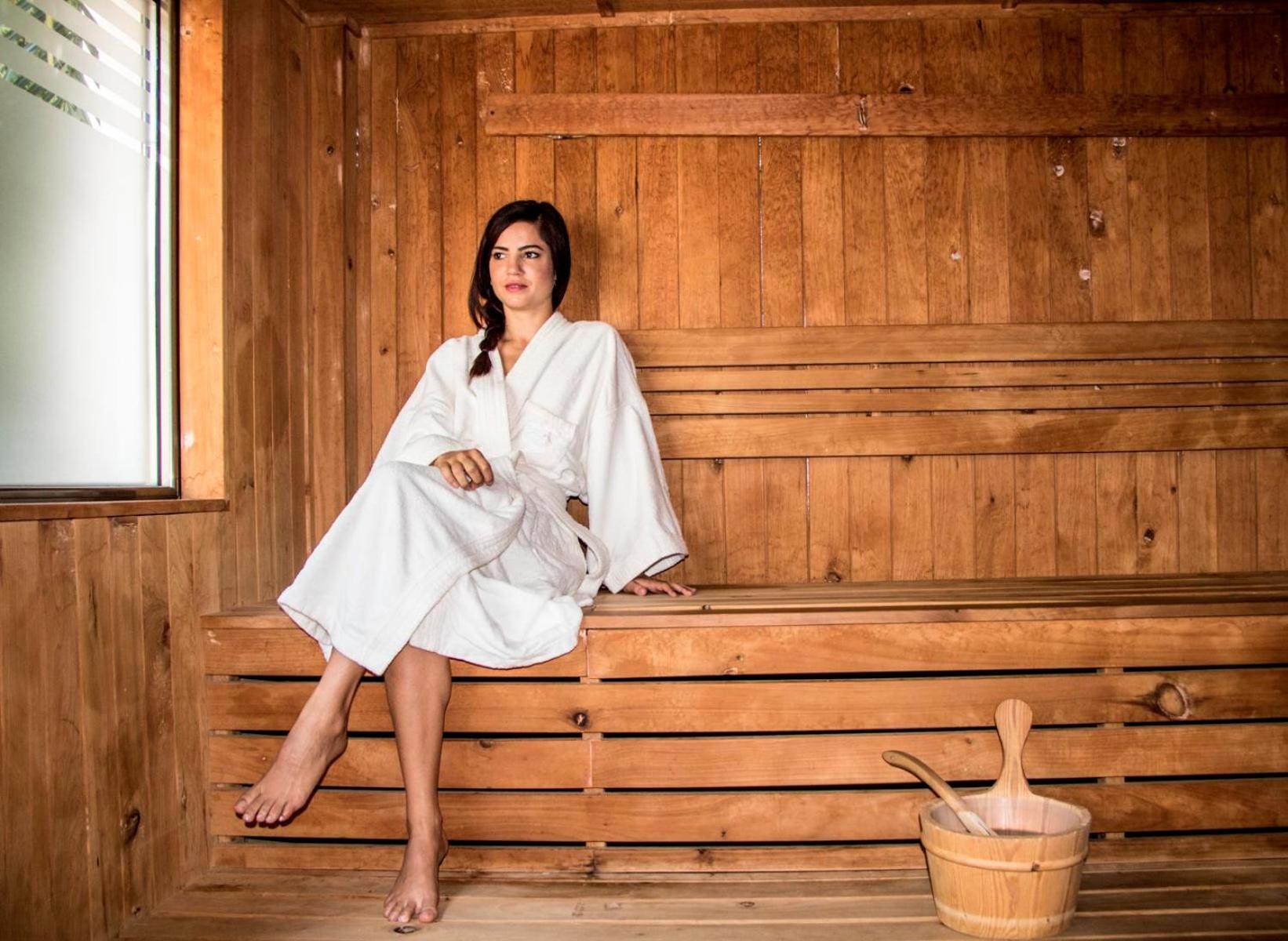 Platinum Yucatan Princess Adults Only Плайя-дель-Кармен Екстер'єр фото A woman in a sauna