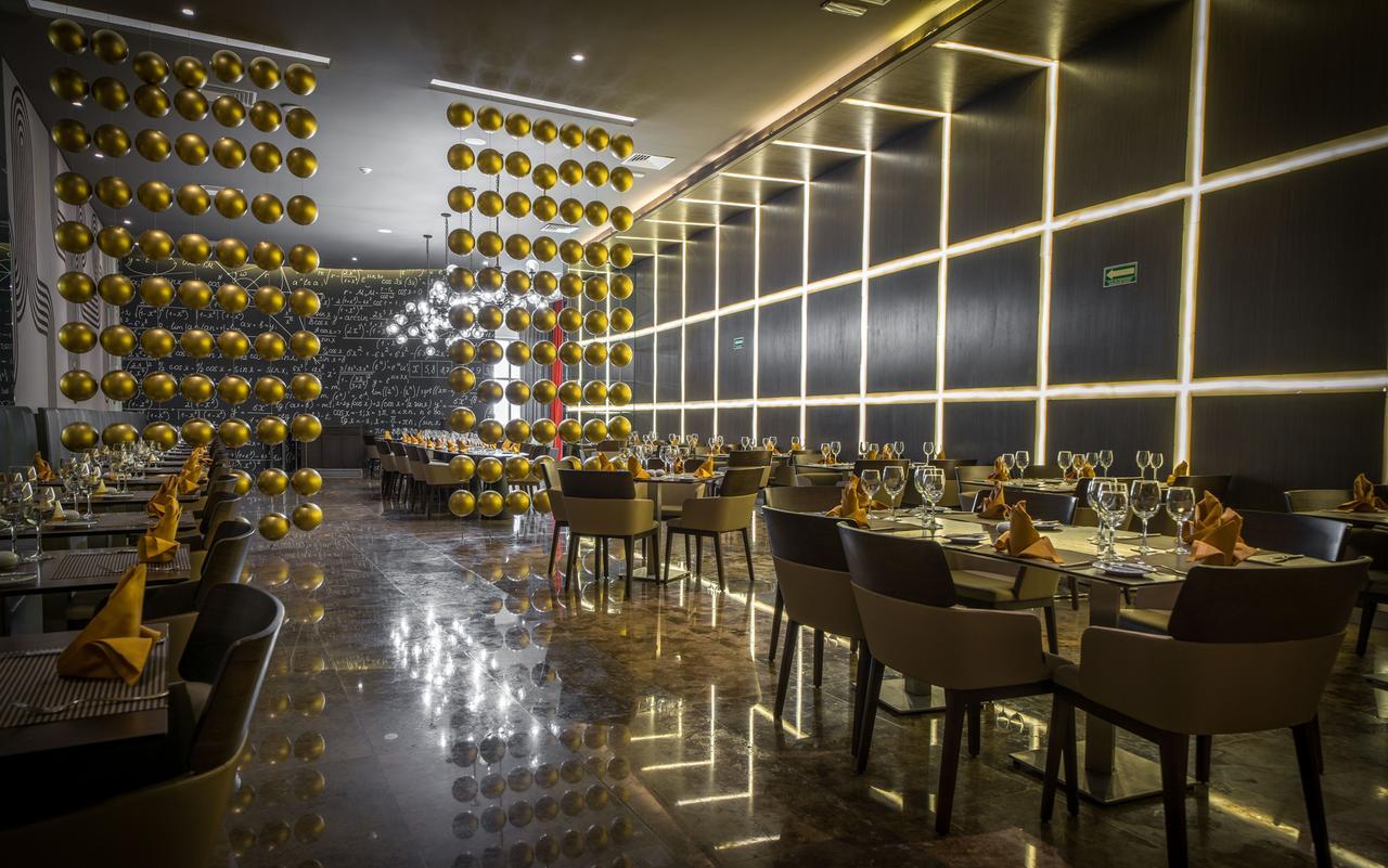 Platinum Yucatan Princess Adults Only Плайя-дель-Кармен Екстер'єр фото The interior of the restaurant